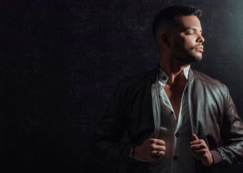 Cantor Flávio Moura fará lançamento do seu primeiro álbum e gravação de DVD