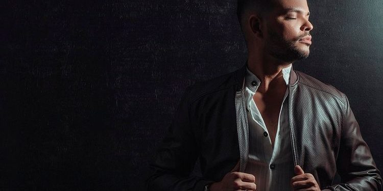 Cantor Flávio Moura fará lançamento do seu primeiro álbum e gravação de DVD