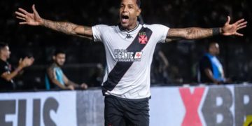 Em dia de homenagens a Dinamite, Vasco bate o Grêmio e estreia com vitória