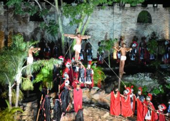 Encenação da Paixão de Cristo emociona milhares de pessoas em Floriano