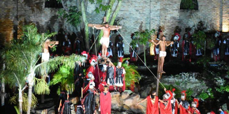 Encenação da Paixão de Cristo emociona milhares de pessoas em Floriano