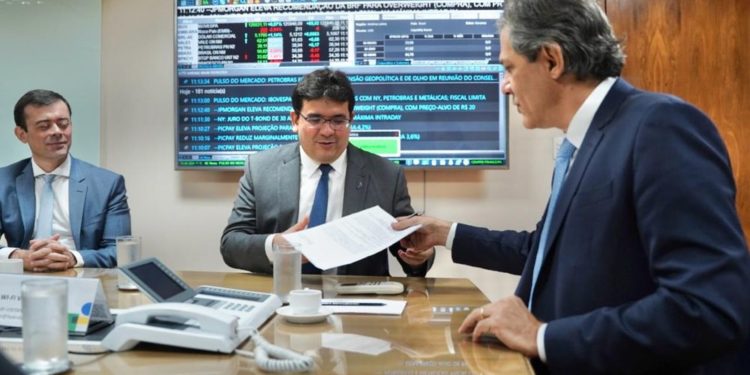 Rafael assina contrato de R$ 2 bilhões em investimentos para o Piauí