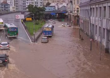 Chuva histórica no RS: águas invadem ruas de Porto Alegre