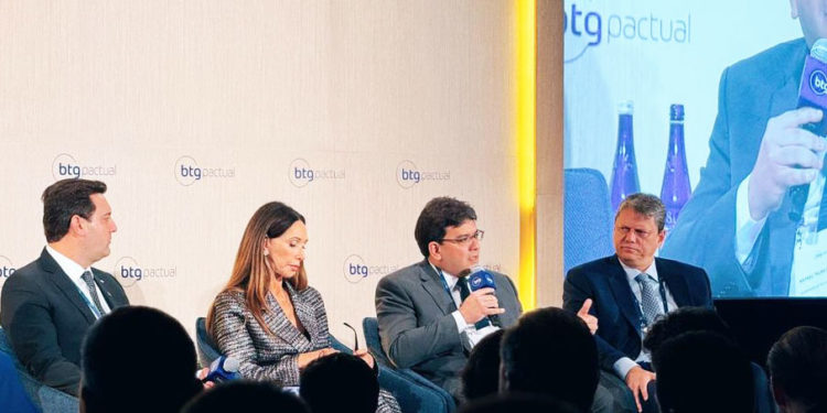 Nos EUA, governador defende transição energética e aponta Piauí como um celeiro de oportunidades