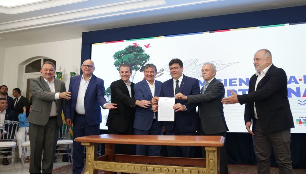 Rafael Fonteles e ministro ofertam 100 bolsas para estudantes filhos de pescadores