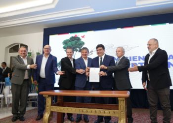 Rafael Fonteles e ministro ofertam 100 bolsas para estudantes filhos de pescadores