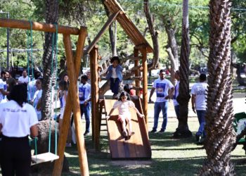 Inaugurada reforma da Praça Da Costa e Silva
