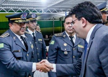 Governador anuncia convocação de mil aprovados no concurso até 2025