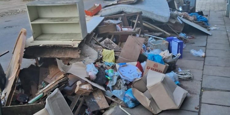 Limpeza de casas no RS envolve 1,5 mil voluntários de todo o país