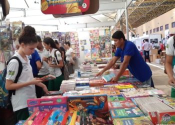 Salipi segue até dia 16 com palestras, vendas de livros e shows