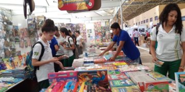Salipi segue até dia 16 com palestras, vendas de livros e shows