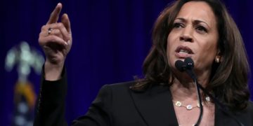 Pesquisa de intenção de voto Reuters/Ipsos aponta Kamala com 44%, e Trump com 42%