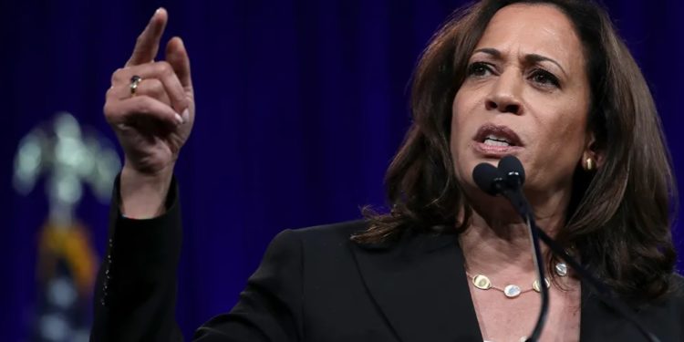 Pesquisa de intenção de voto Reuters/Ipsos aponta Kamala com 44%, e Trump com 42%
