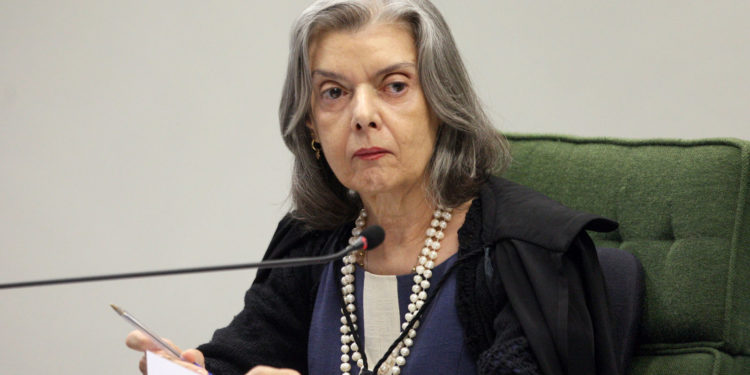 Cármen Lúcia diz que violência na campanha afeta a democracia e pede que partidos e candidatos ‘tomem tenência’