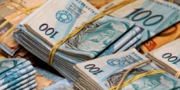 Bandidos disfarçados de policiais federais, armamento pesado e R$ 14 milhões roubados: as imagens inéditas do maior assalto do RS