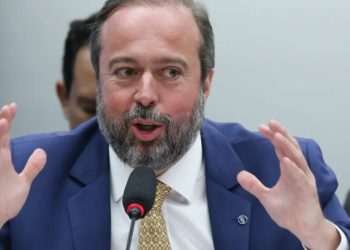Ministério estuda volta do horário de verão em meio à crise hídrica