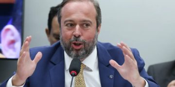 Ministério estuda volta do horário de verão em meio à crise hídrica