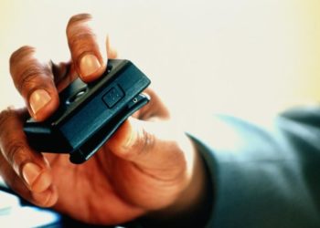 Explosivos em pagers do Hezbollah foram previamente implantados por Israel, diz jornal
