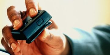 Explosivos em pagers do Hezbollah foram previamente implantados por Israel, diz jornal
