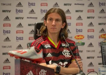 Filipe Luís lamenta derrota do Flamengo e mira o Corinthians: “Limpar a cabeça para um jogo vital”