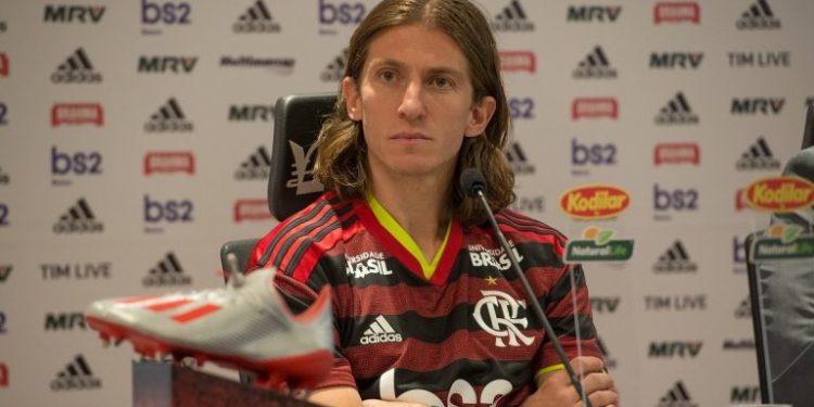 Filipe Luís lamenta derrota do Flamengo e mira o Corinthians: “Limpar a cabeça para um jogo vital”