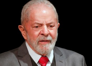 Carro da equipe de segurança de Lula com crachás e colete à prova de balas é roubado