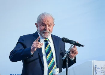 Depois do incidente no México, Lula diz que governo brasileiro vai comprar aviões novos