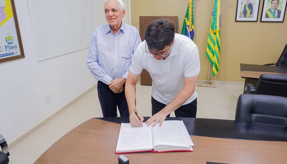 Ao transmitir cargo para embarcar à Ásia, Rafael destaca missão empresarial e intercâmbio de estudantes da rede pública