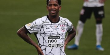 Zagueiro Gil vai à Justiça contra o Corinthians e cobra R$ 11,3 milhões
