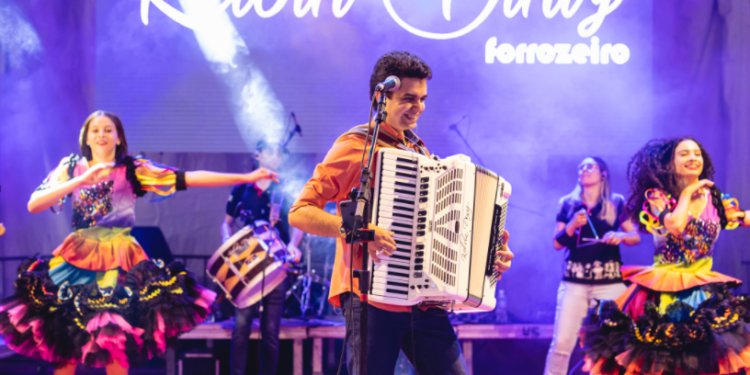 195 anos da sanfona: autodidata revela relação com o instrumento