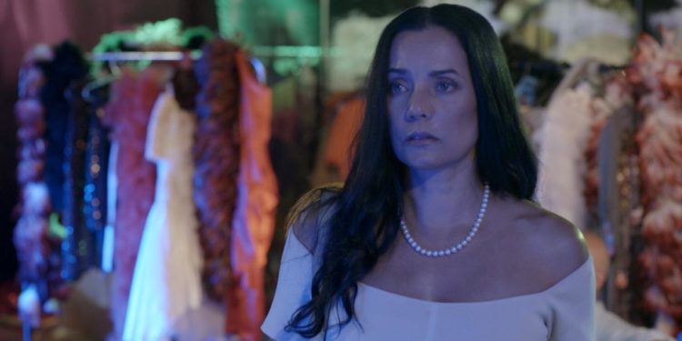 Mônica Carvalho em novo longa metragem “Estranhos na Noite”