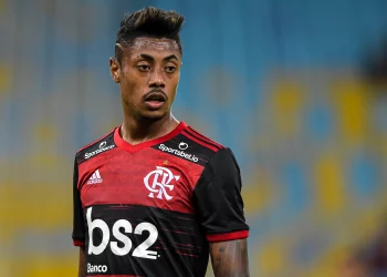 Alerta de empresa mostra nove apostas máximas em cartão de Bruno Henrique, do Flamengo, em espaço de três horas
