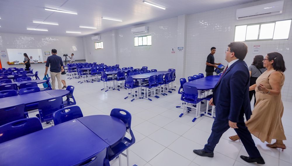 Rafael Fonteles inaugura reforma de escola no Parque Piauí que recebeu R$ 3 milhões em investimentos