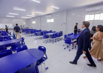 Rafael Fonteles inaugura reforma de escola no Parque Piauí que recebeu R$ 3 milhões em investimentos