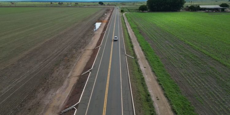 Terceira fase da obra na Rodovia Transcerrados chega à etapa de pavimentação