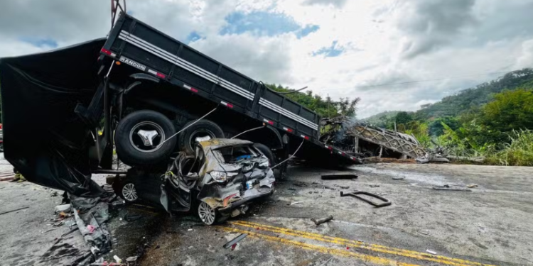 Acidente em MG é a maior tragédia em rodovias federais desde 2007