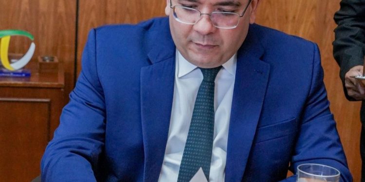 Governador assina contrato de R$ 2,5 bilhões para obras estruturantes no Piauí