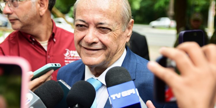 “Existem várias alternativas, nós vamos resistir aumentar a tarifa (de ônibus)”, diz Silvio Mendes