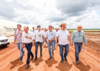 Rafael Fonteles visita construção de usina que vai ser capaz de suprir toda demanda de etanol do Piauí