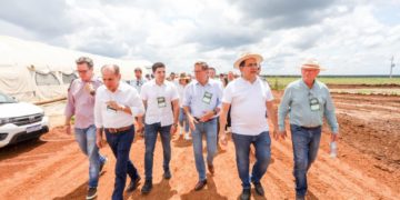 Rafael Fonteles visita construção de usina que vai ser capaz de suprir toda demanda de etanol do Piauí