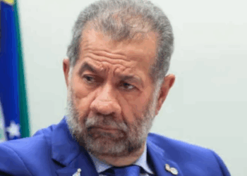 Lupi deixa Ministério da Previdência após escândalo de fraudes no INSS