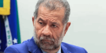 Lupi deixa Ministério da Previdência após escândalo de fraudes no INSS