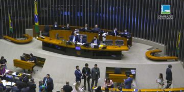 Derrubada do IOF: Presidente do senado e líder do Governo trocam acusações