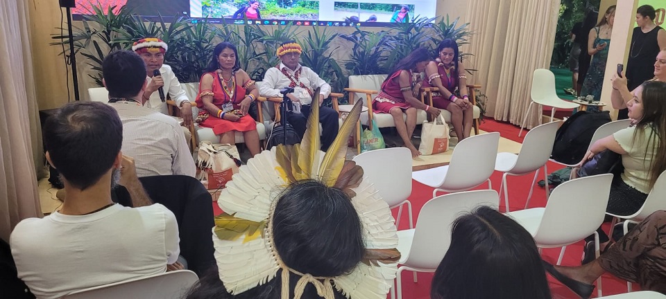 DIÁRIO DA COP: A LÍNGUA INGLESA E OS ATOS POLÍTICOS ATRAVÉS DO ESTÔMAGO